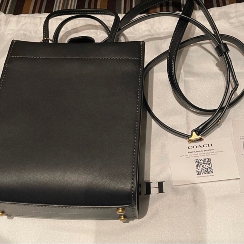 Elegant Coach Black glove-tanned Leather Cashin Mini Tote